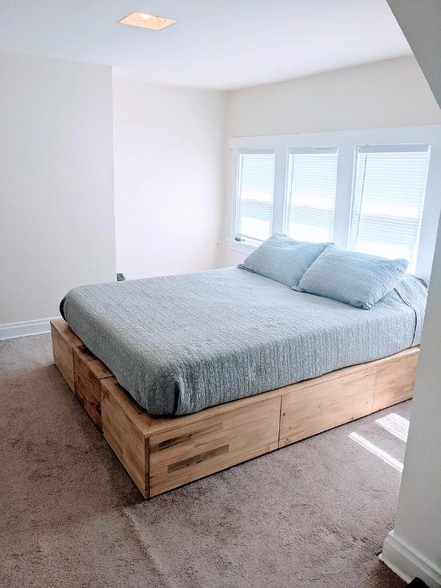 Building Photo - 1320 20th Ave