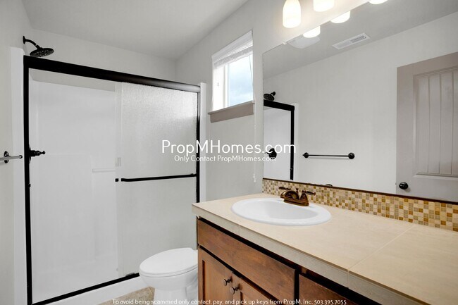 Building Photo - Gorgeous Four Bedroom Townhome in Orenco!