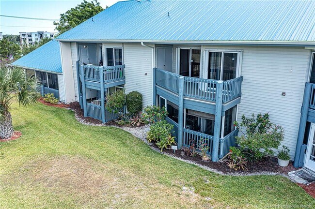 Building Photo - 1585 NE Beacon Dr