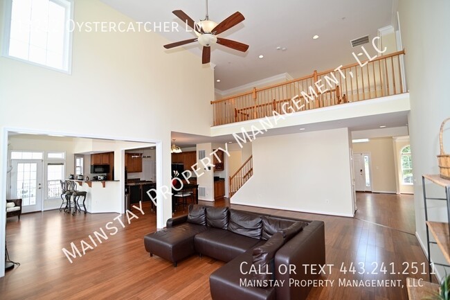 Building Photo - Immaculate 5 Bedroom SFH W/ Private Deck &...