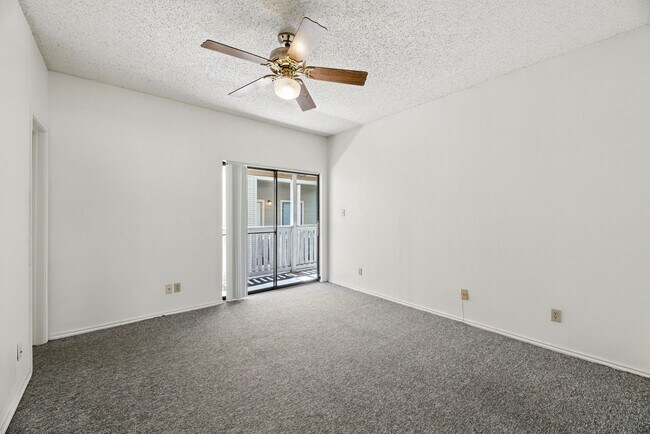 Building Photo - FABULOUS walkable/bikeable 3BR with parkin...