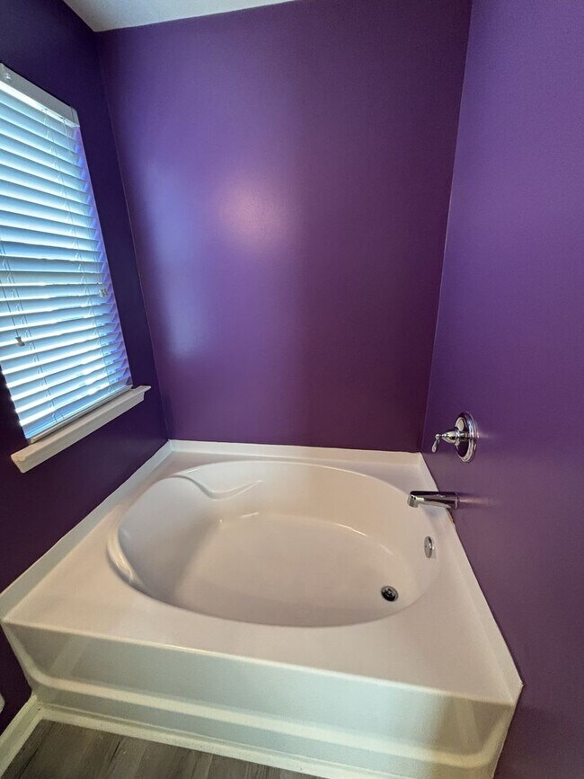 Building Photo - Gated Private Community! Spacious 3 Bedroom and 2.5 Bath End Unit Townhome