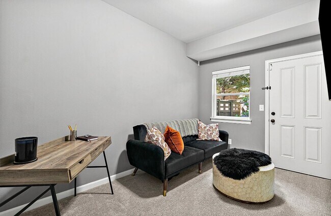 Building Photo - 4Bd/2.5Ba Renton Townhome