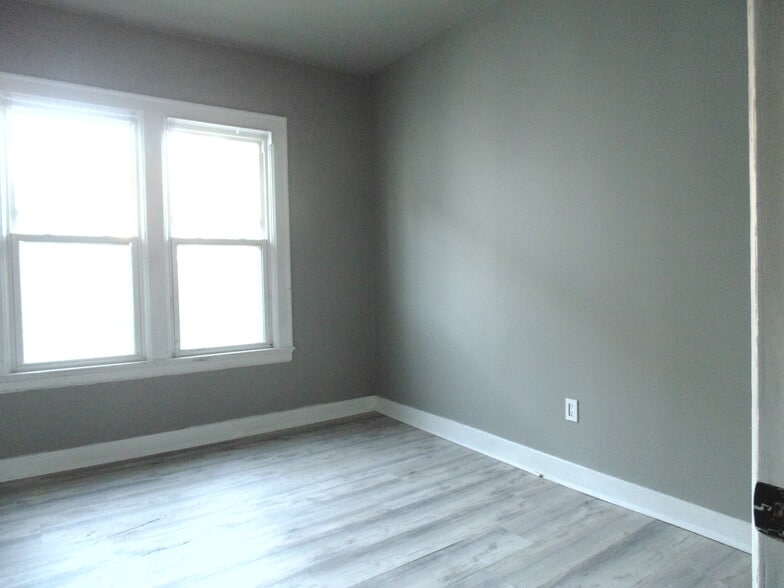 Bedroom 3 - 2831 W Juneau Ave