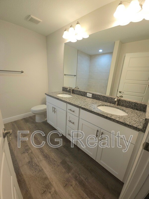 Building Photo - 10663 N Adler Dr