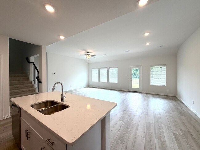 Building Photo - New Construction 5 Bedrooms backs to greenbelt!