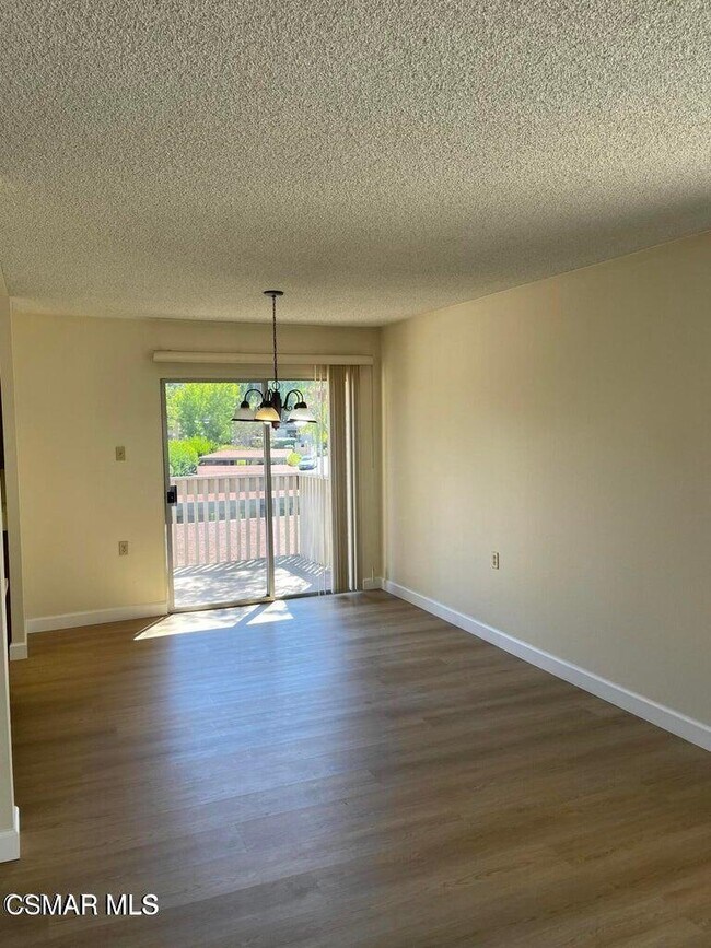 Building Photo - 286 Oak Leaf Dr