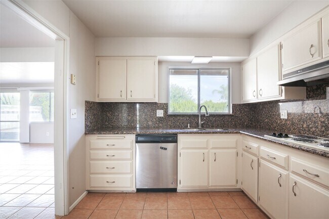 Building Photo - 2 br, 1 bath House - 26160 Falsterbor Drive