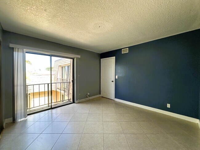 Building Photo - 303 Waterview Dr