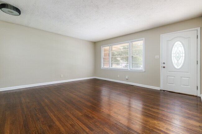 Building Photo - 402 Stella Dr