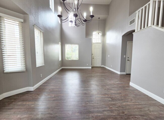 Building Photo - Spacious 3 Bed + Loft & Den with Soaring Ceilings