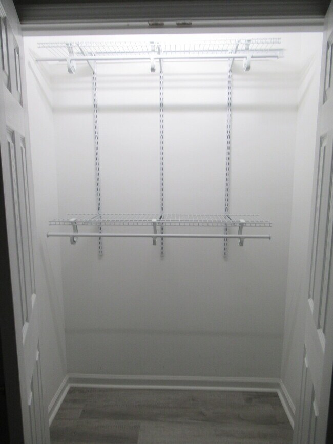 Building Photo - Newly Renovated Brick Duplexes in Lincolnt...