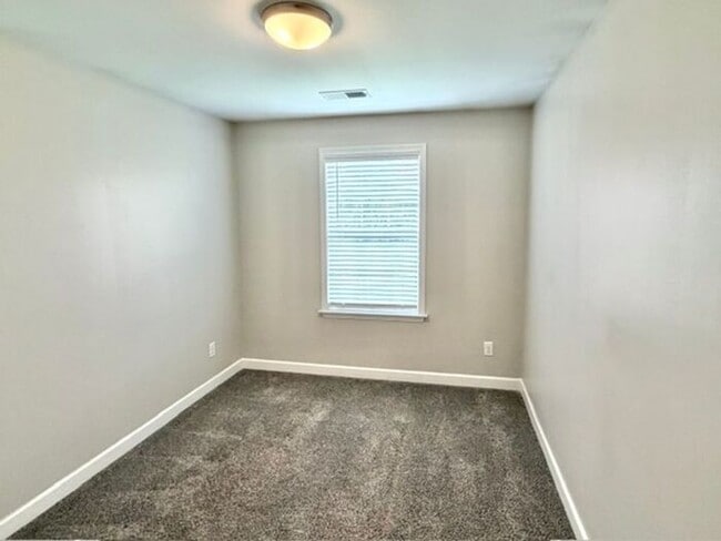 Building Photo - Now Leasing a 4-bedroom 2.5 bath home in Millington