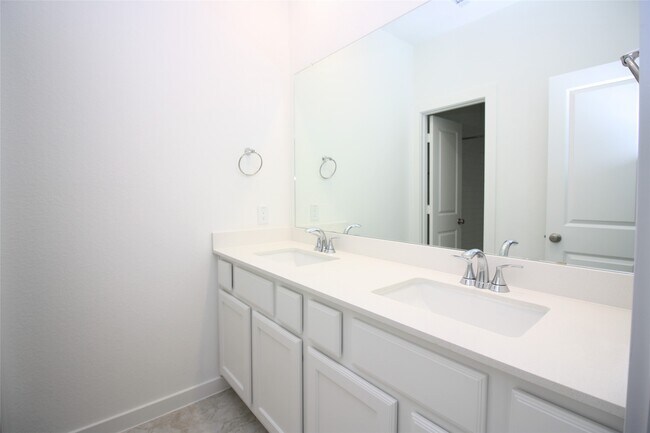 Building Photo - 6527 Scarlet Pond Ln