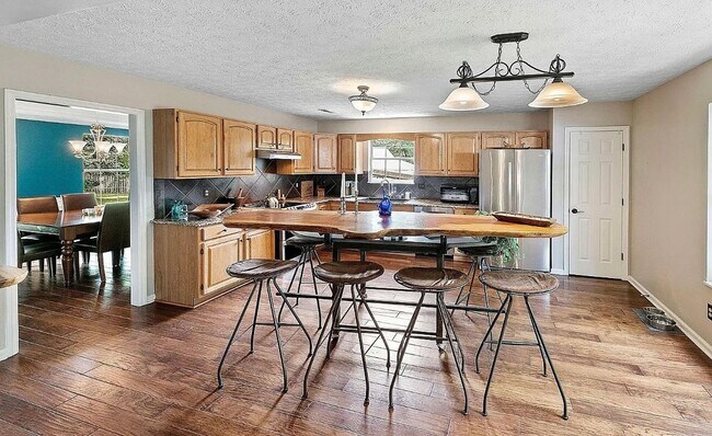 Building Photo - 4 Bedroom Home In Knoxville