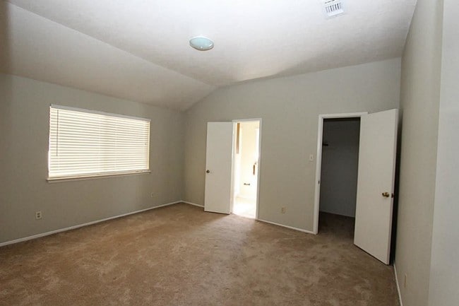 Building Photo - 4330 Maple Cross Dr