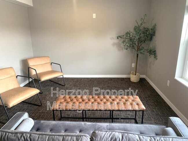 Building Photo - 601 17th Avenue Southwest