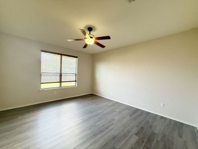 Building Photo - 1722 E Mesa Park Dr