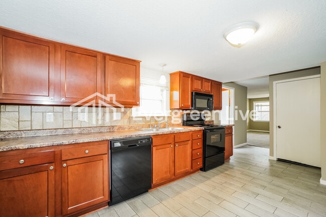 Building Photo - 2638 S 5th St