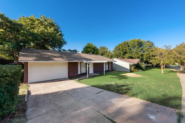 Building Photo - 345 Fieldside Dr