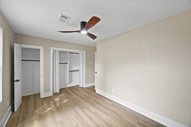 Building Photo - 10211 Glenmawr Dr