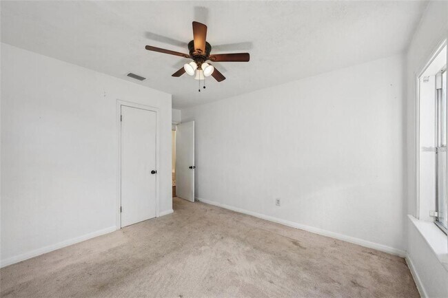 Building Photo - 3915 N Ola Ave