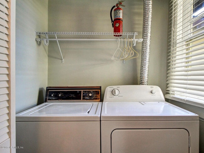 Building Photo - 2116 Herschel St