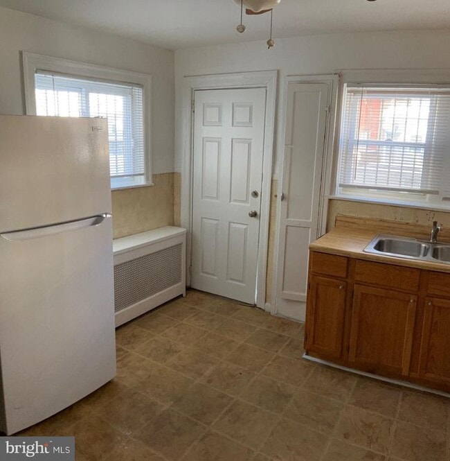 Building Photo - 2303 Catharine St