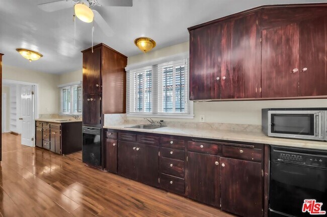 Building Photo - 359 S Highland Ave