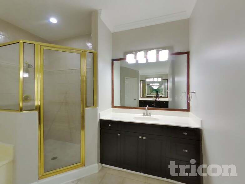 Building Photo - 1137 Hideaway Dr N