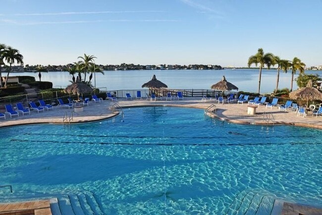 Building Photo - 5020 Brittany Dr S