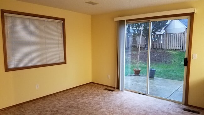 Building Photo - Terrific SE Hillsboro Home