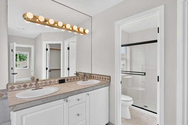 Building Photo - Beautifully Refreshed Clackamas Home with Bright Interiors & Private Backyard Retreat