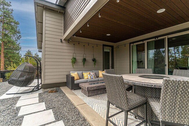 Building Photo - Home on the River in NW Bend