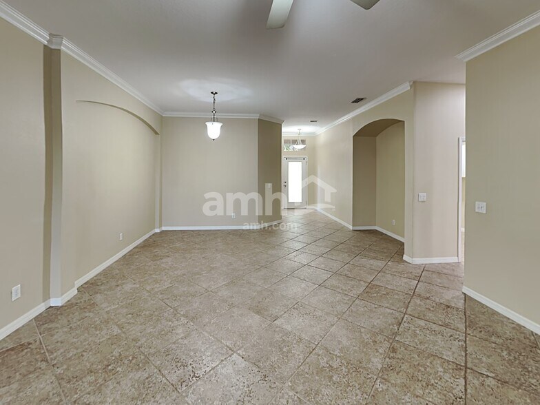 Building Photo - 11030 Stone Branch Dr