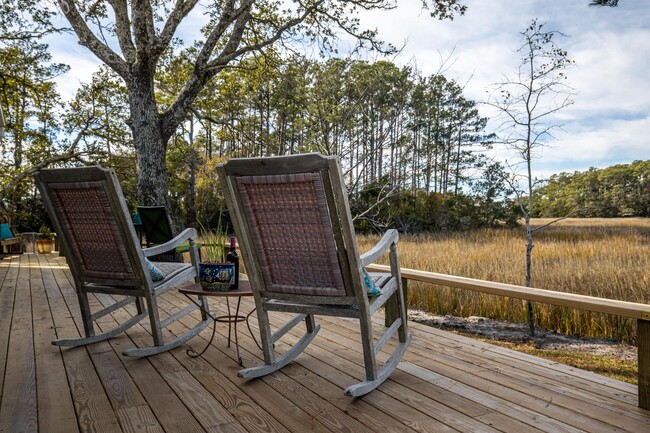 Building Photo - Marsh View Beaufort Home Available Now