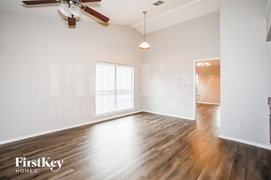 Building Photo - 1502 Barbara Ln