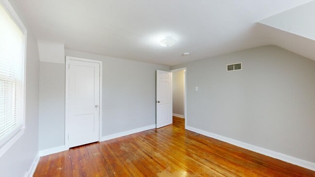 Building Photo - AVAILABLE AUGUST 1st! Spacious 4 Bedroom House Near Campus!