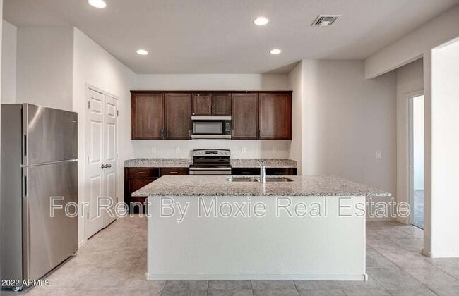Building Photo - 18354 N Buckhorn Trail