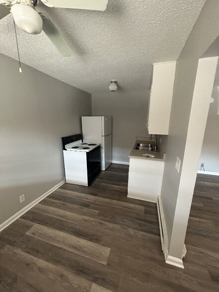 Building Photo - 276 White Bridge Pike