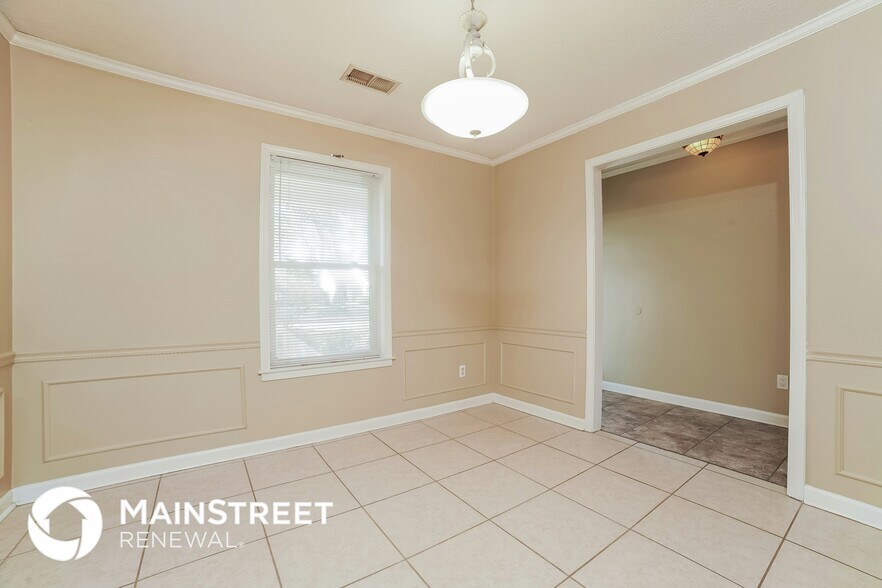 Building Photo - 6685 Blackthorn Dr