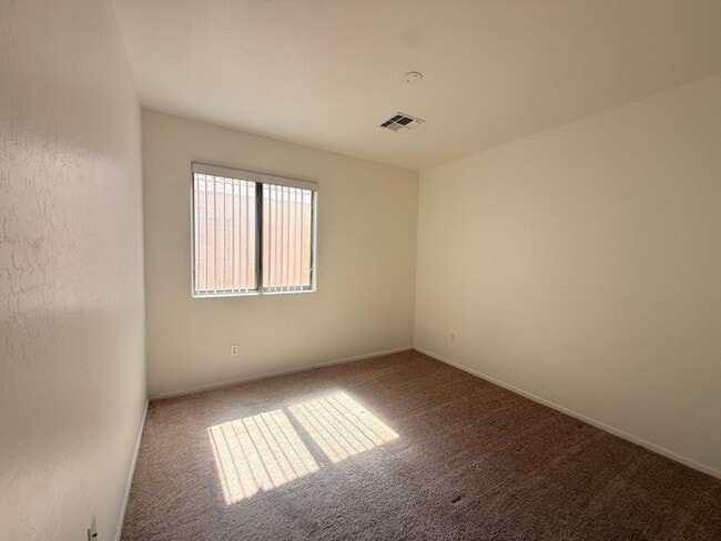 Building Photo - Cul-de-Sac Living | 3 Bed + Bonus Room | Pool + Greenbelt Views