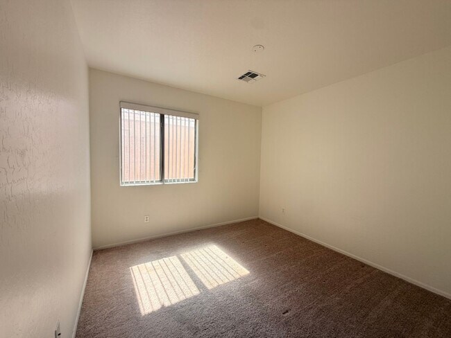 Building Photo - Price Reduced! This is an incredible value for a pool home in Avondale.