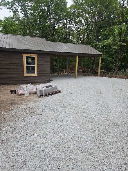 Building Photo - 3860 Gardiner Rd