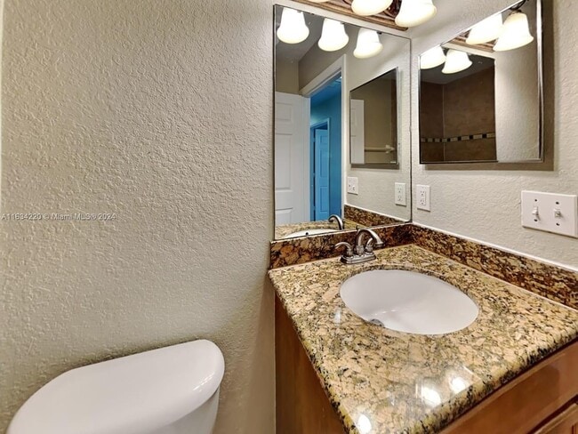 Building Photo - 211 NE 24th Ave