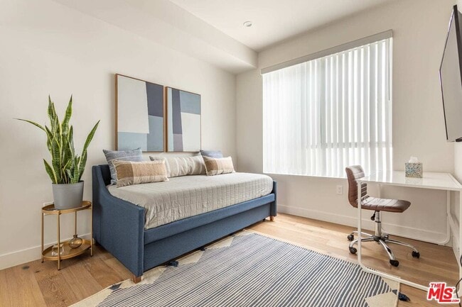 Building Photo - 3726 Kelton Ave