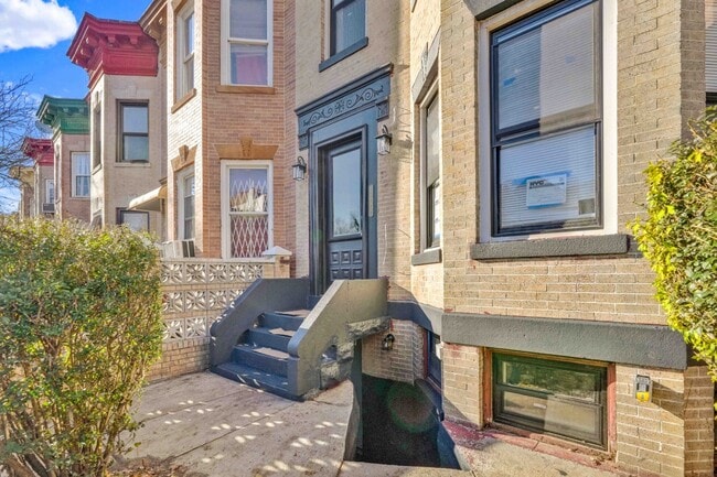 Building Photo - 1308 Rogers Ave