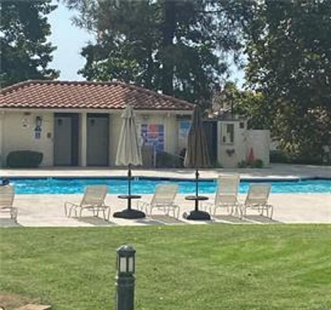 Building Photo - Stunning Porter Ranch S&S home centrally located