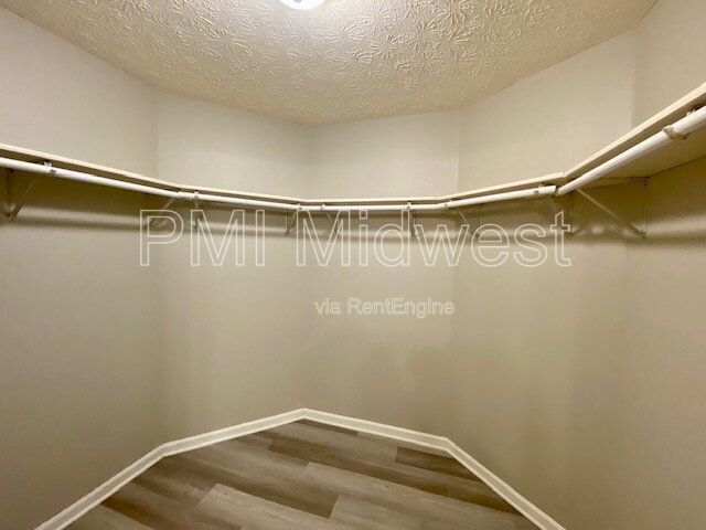 Building Photo - 1542 Creekside Ln