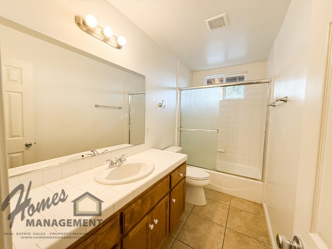 Building Photo - Homes Management - 4 Bed, 2 Bath House on Cul-de-Sac